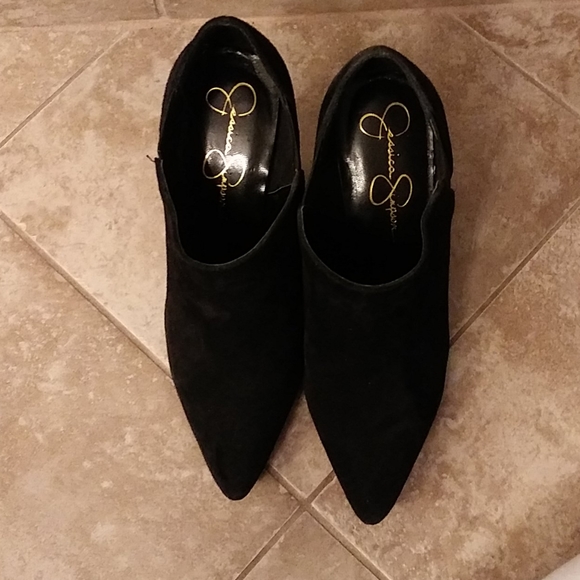 Jessica Simpson Shoes - Jessica Simpson black heels size 8